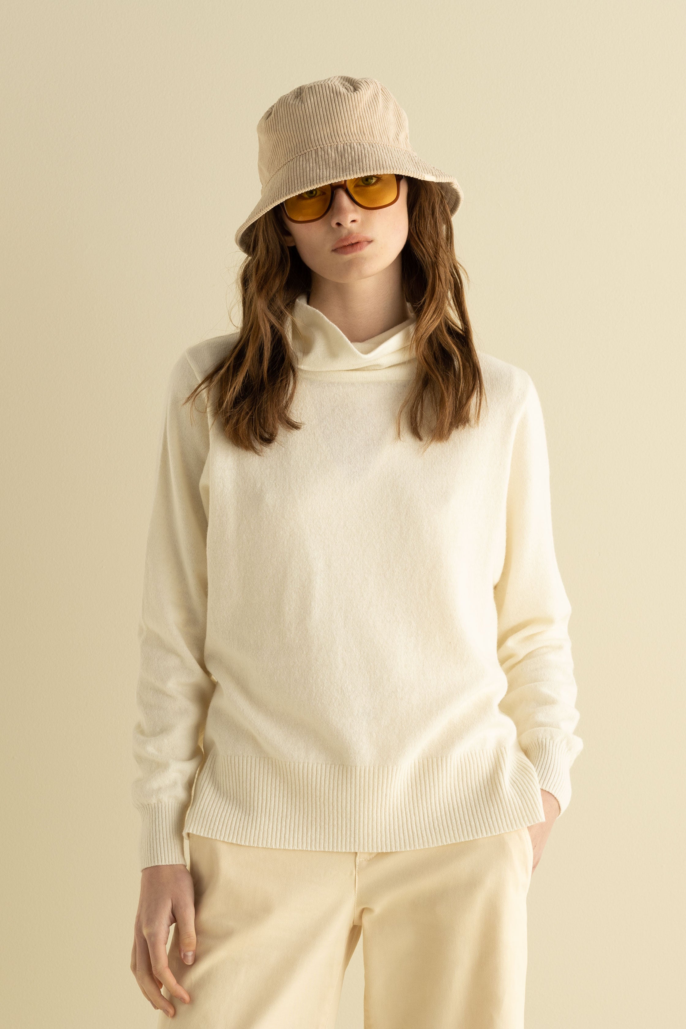 Long Sleeve Sweater with Side Slits M550 9500 European Culture